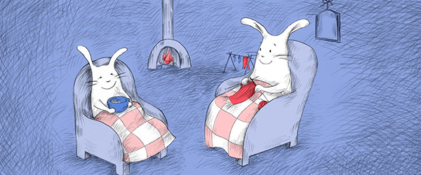 Der kleine Hase sitzt mit seiner Mama im Wohnzimmer