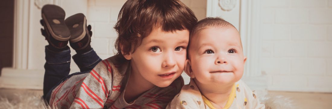 Nombres italianos. Un niño y un bebé