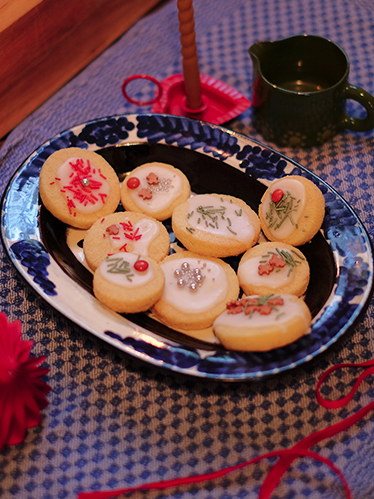 Sugar cookies in a bowl