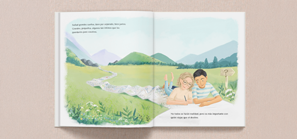 Aufgeschlagene Doppelseite eines personalisierten Buches zur Hochzeit, illustriert mit einem Paar, das in einer grünen Wiese liegt, umgeben von Bergen und einem Fluss