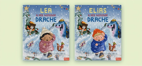 Buchcover des personalisierten Kinderbuchs Der niesende Drache, mit einem kleinen Mädchen mit Brille, Mütze und dicker Winterjacke, das durch den Schnee läuft, während ein blauer Drache eisigen Atem niest und ein Bär, ein Hase, ein Eichhörnchen und zwei Mäuse bei einem verschneiten Weihnachtsbaum zuschauen.